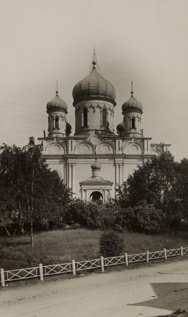 Svartvit närbild av Alexander Nevski kyrkan på Sveaborg år 1918.