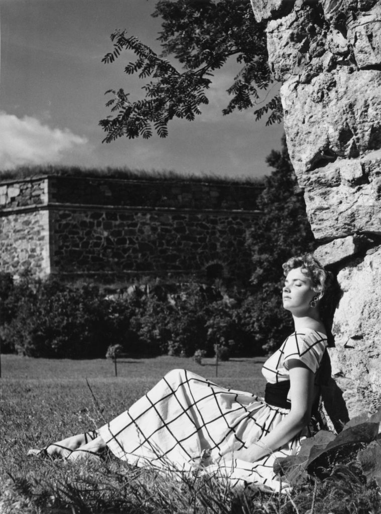 Solbad på Gustavssvärd 1954