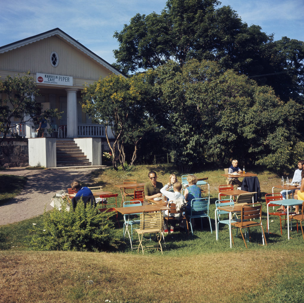 Besökare vid café Piper