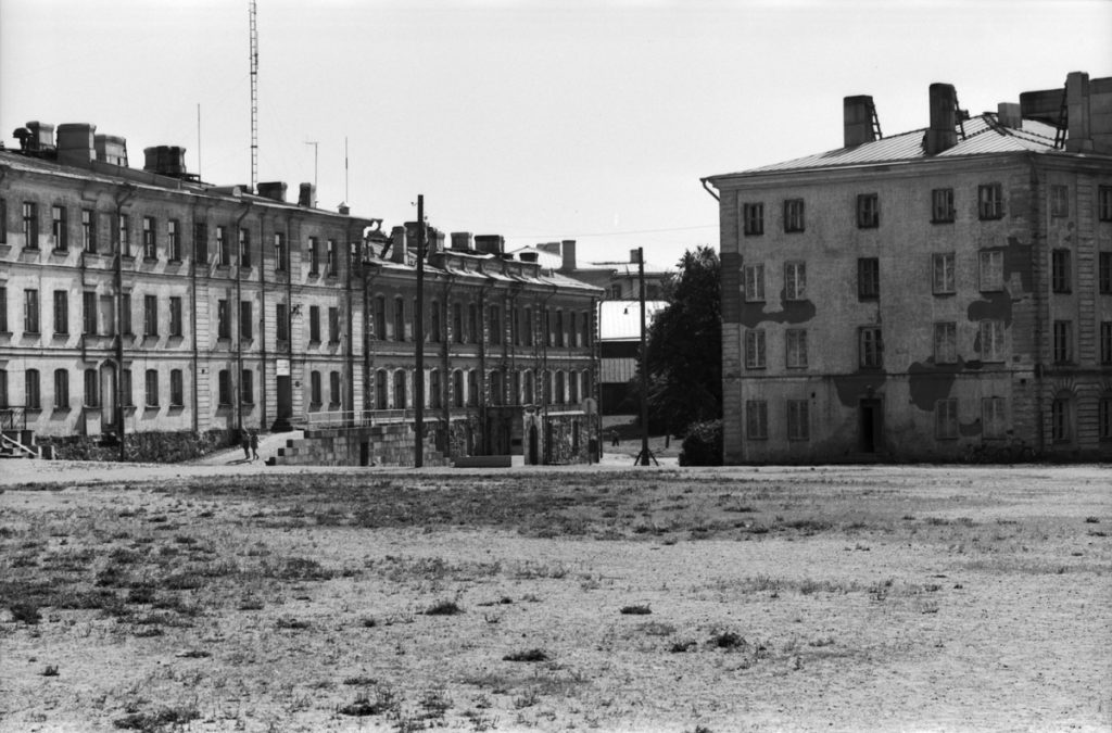 Vy över paradplan på Stora Östersvartö 1970