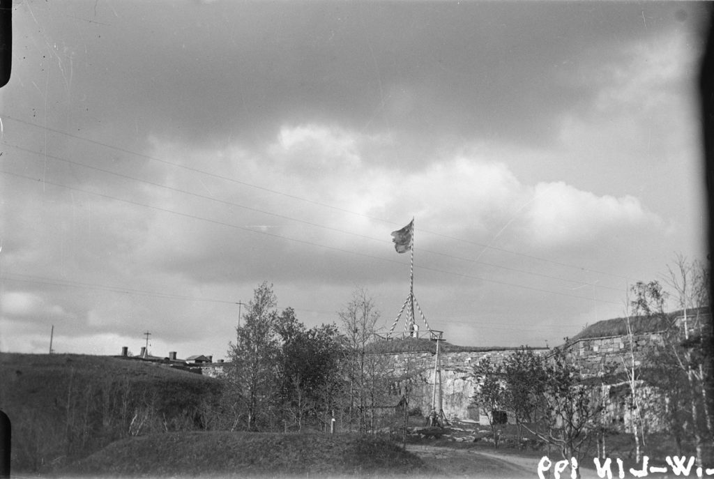 Lejonflaggan hissad på Gustavssvärd den 12 maj 1918